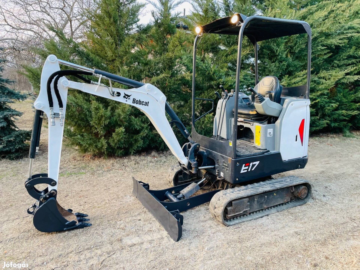 Bobcat E17 minikotró 1,7t gumiláncos árokásó munkagép