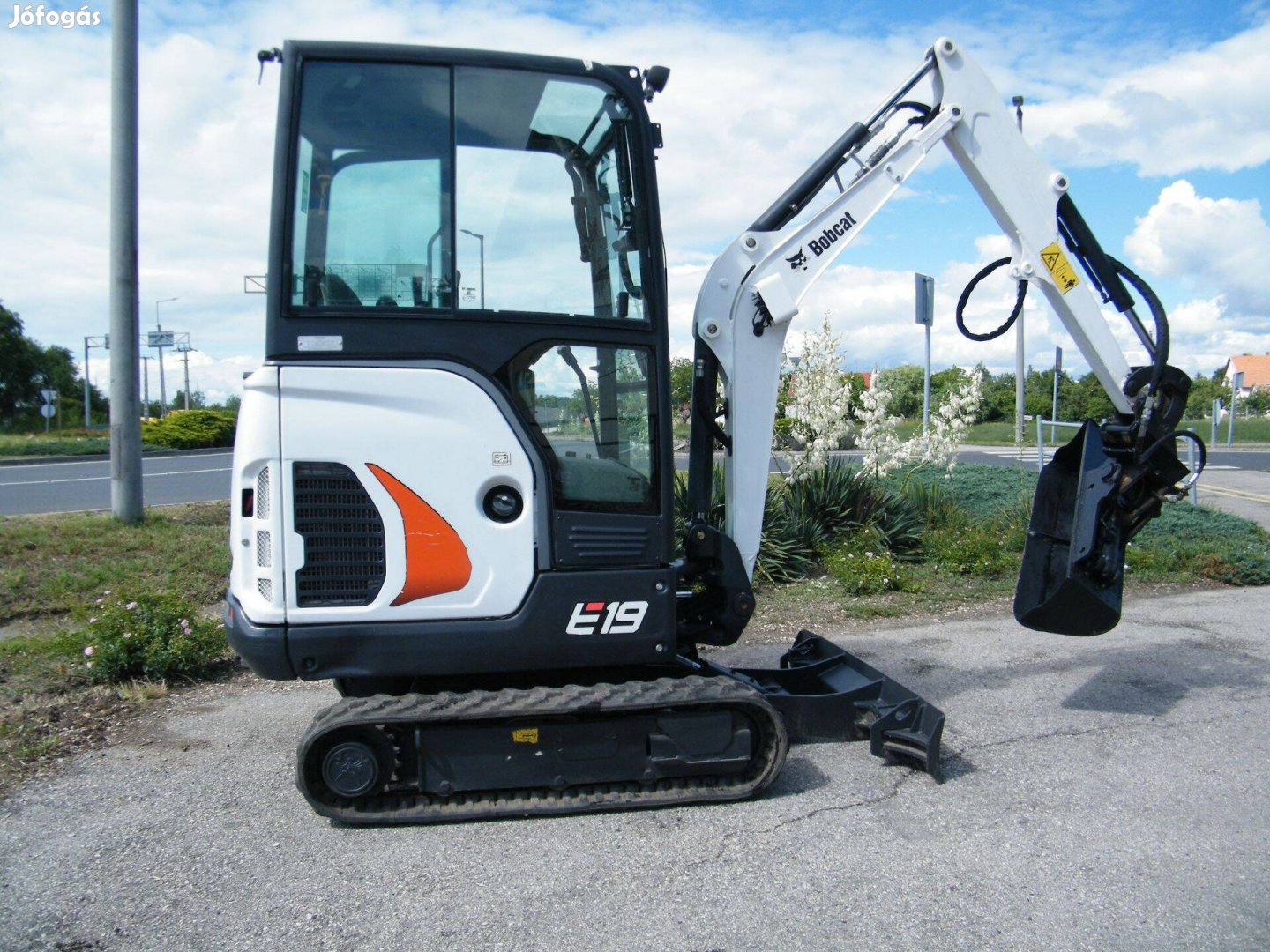 Bobcat E19 2 tonnás gumilánctalpas árokásó