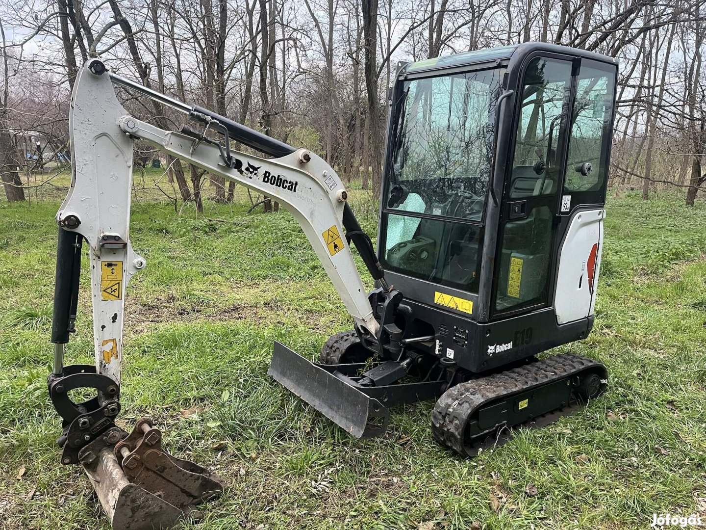 Bobcat E19 minikotró forgókotró