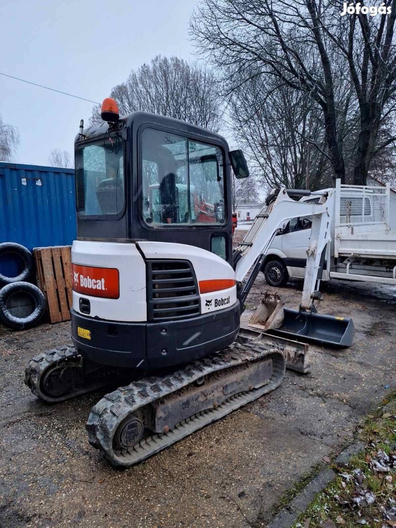 Bobcat E26 2.6 t gumiláncos kotró