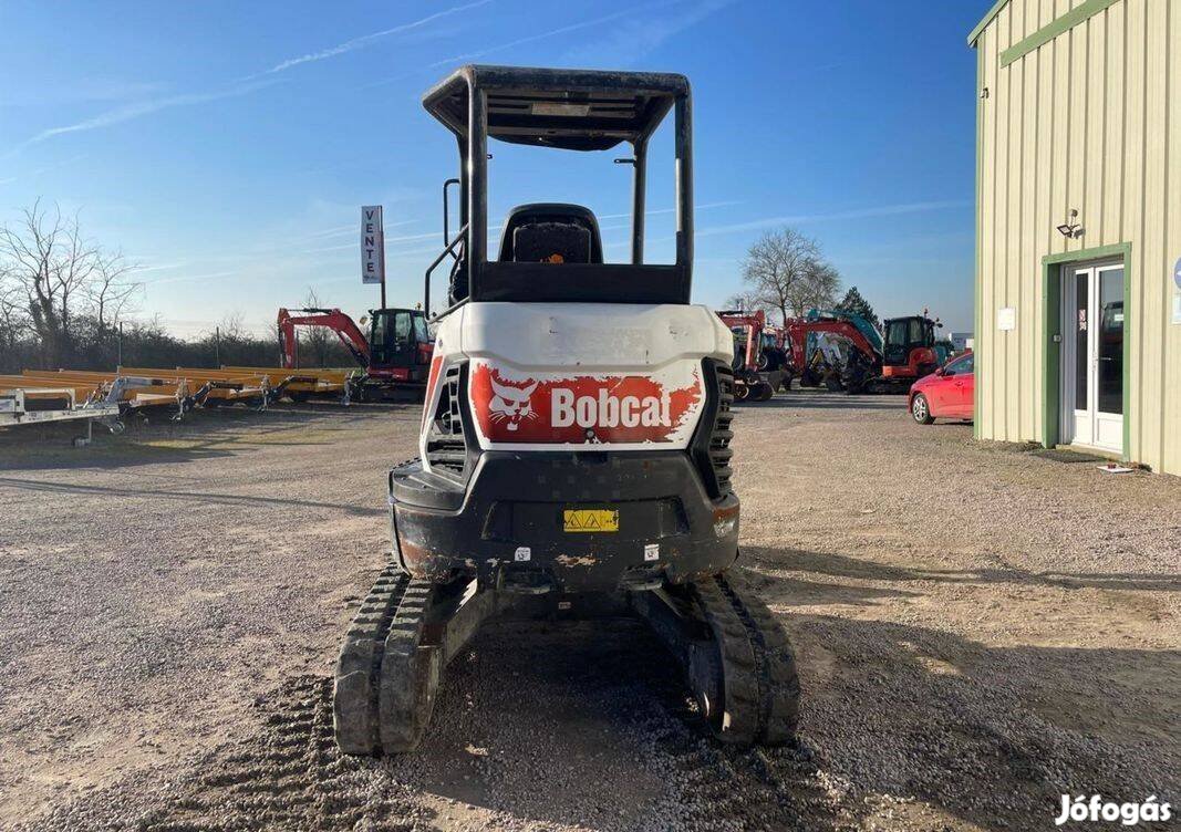 Bobcat E26 minikotró akár 3X részletre