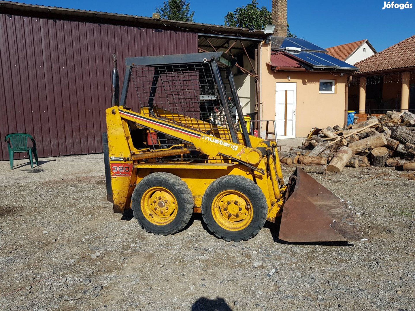 Bobcat Mustang 320.