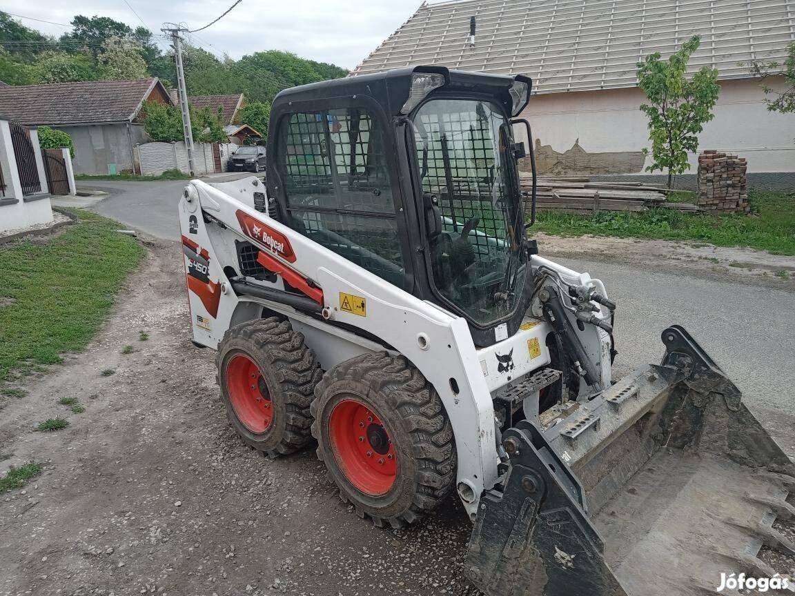 Bobcat S450 kotró-rakodó