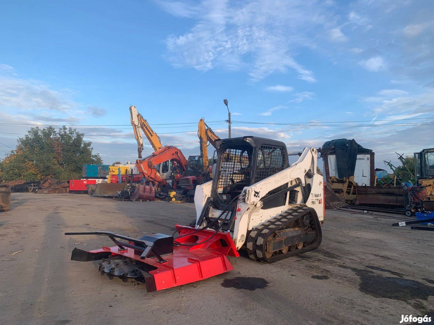 Bobcat T590 minirakodó+Új erdészeti mulcsozó