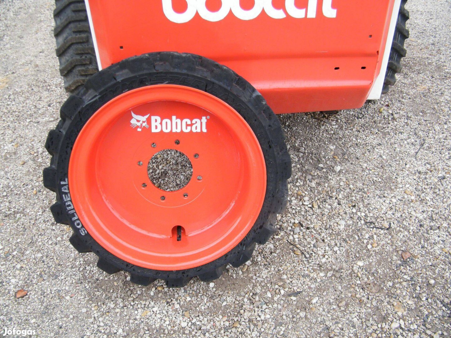 Bobcat, Caterpillar, Case, New Holland pótkerék és tömörgumi