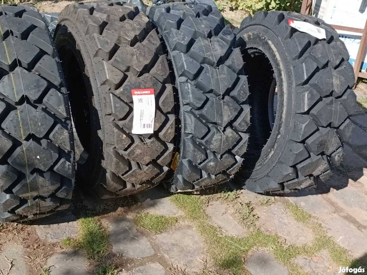 Bobcat aszfaltgumi / Alliance 10 PR