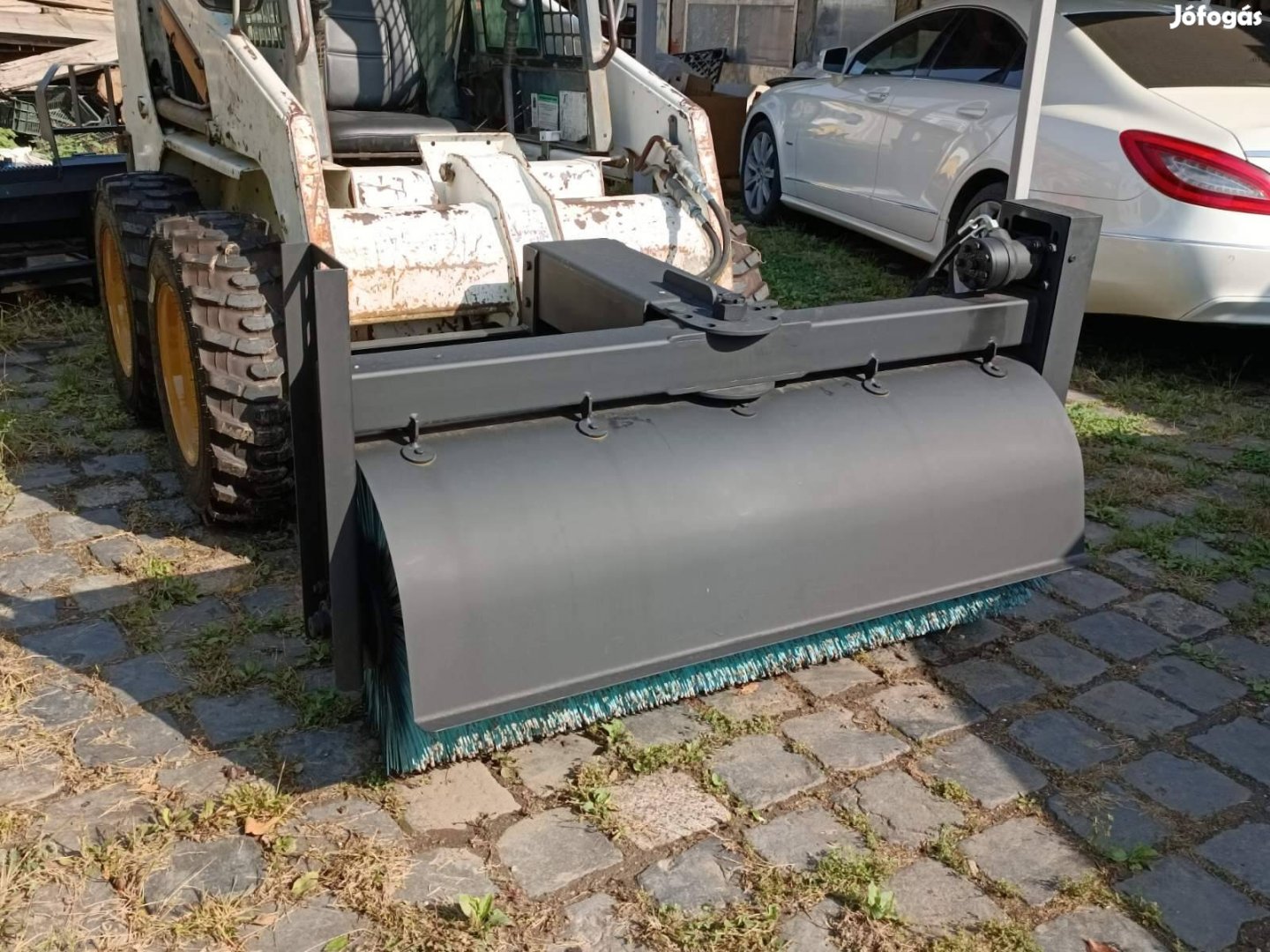 Bobcat söprű