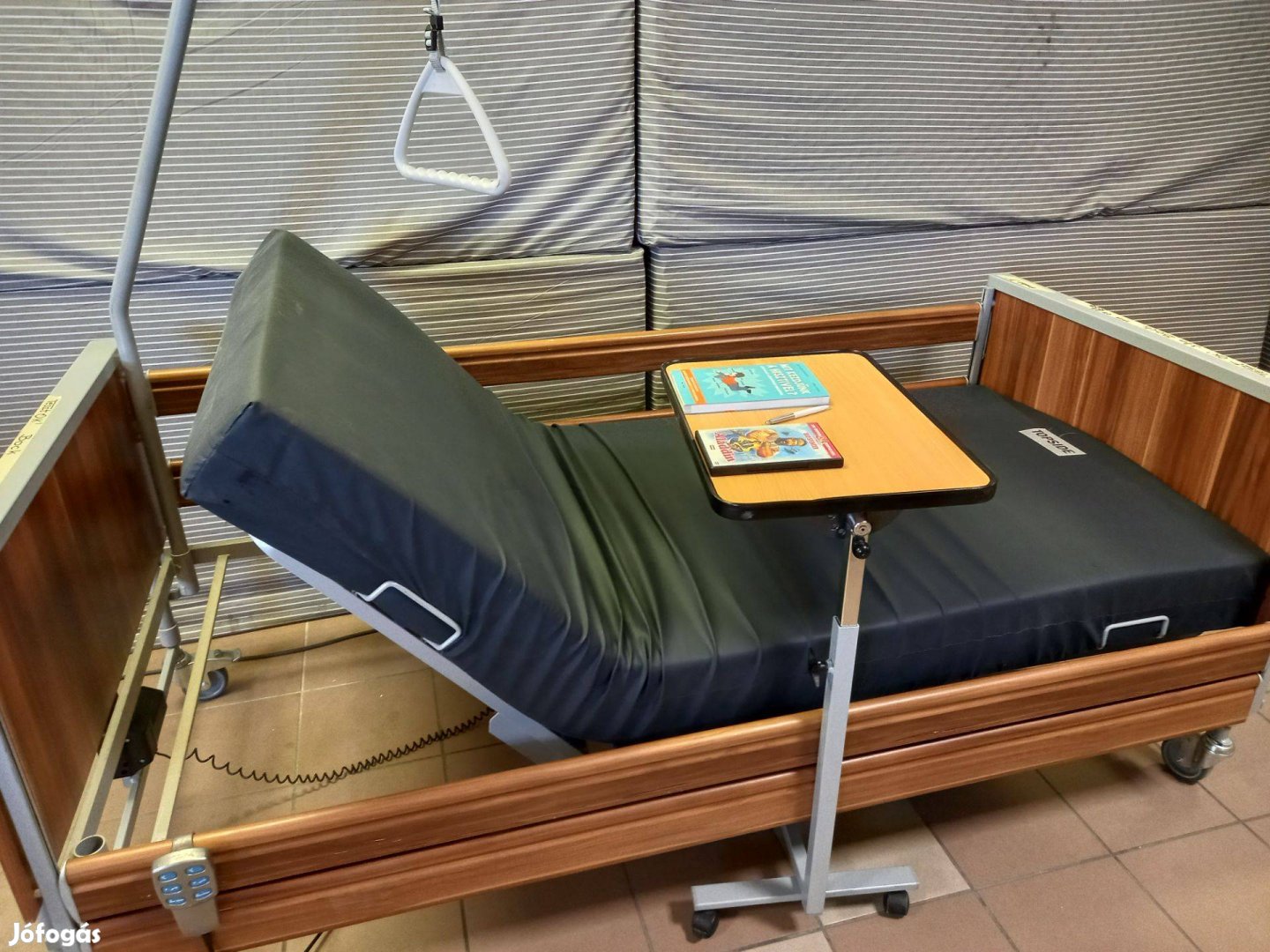 Bock -sötétbarna- elektromos betegágy beteg kórházi ápolási ágy