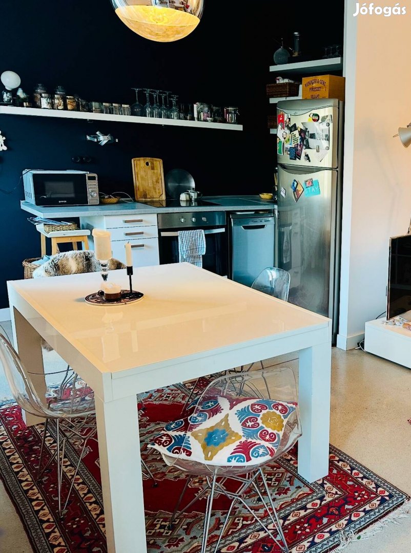 Boconcept Essen üveglapos bővithető étkezőasztal