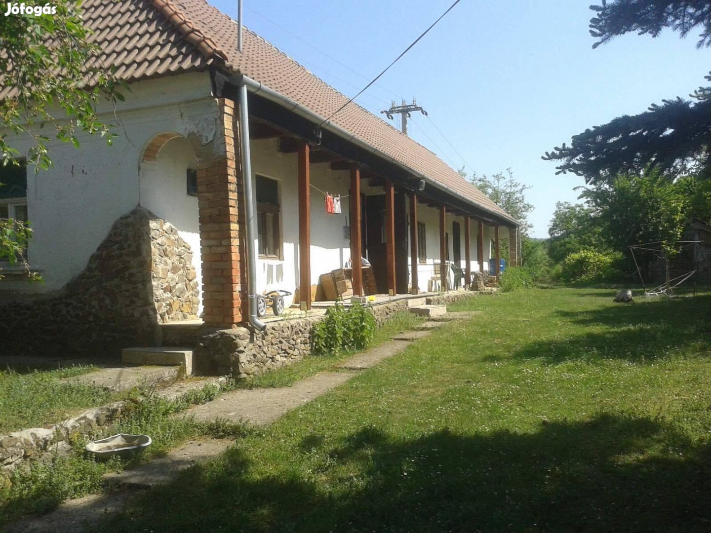 Bodonyban 1848 nm telken 100 nm tornácos ház eladó 14 M