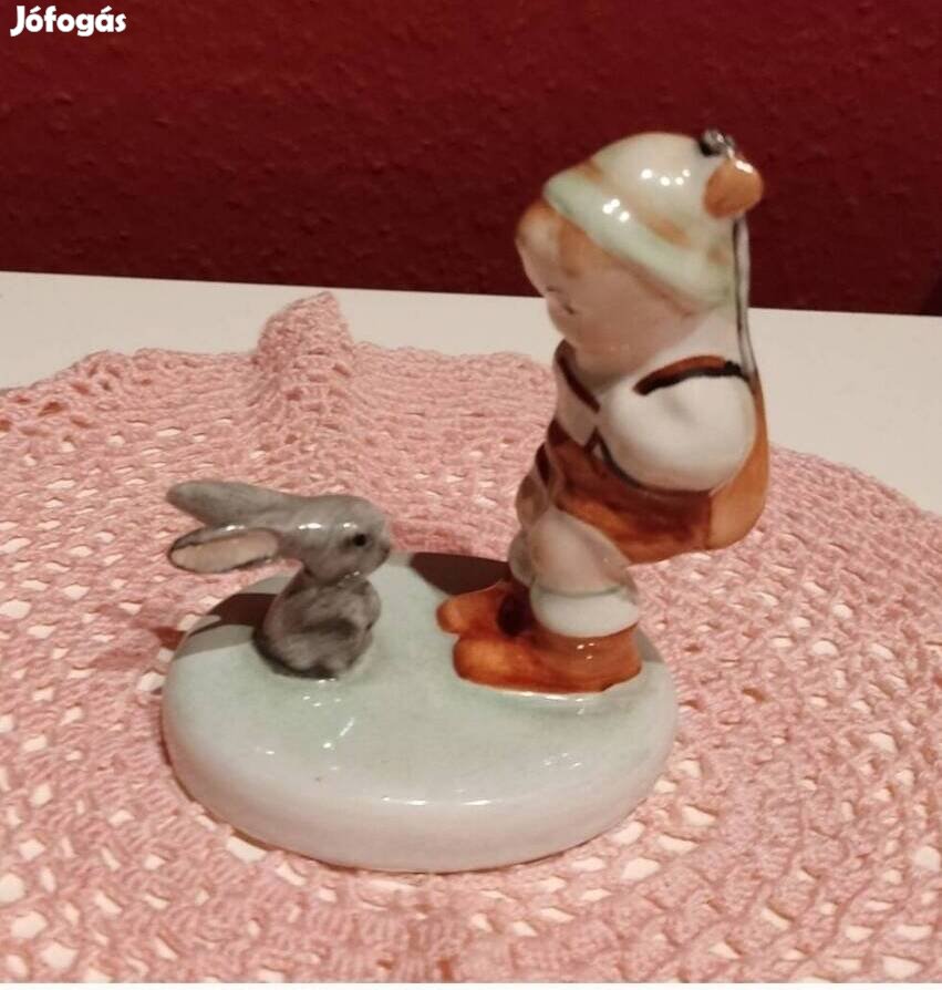 Bodrogkeresztúri porcelán figura 