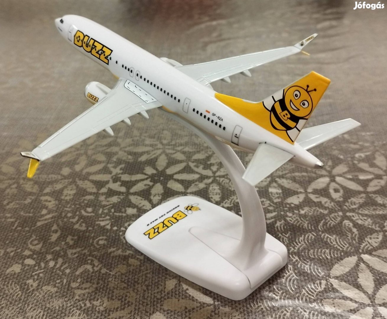 Boeing 737 Max 8 Buzz Air repülőgép modell 1:200