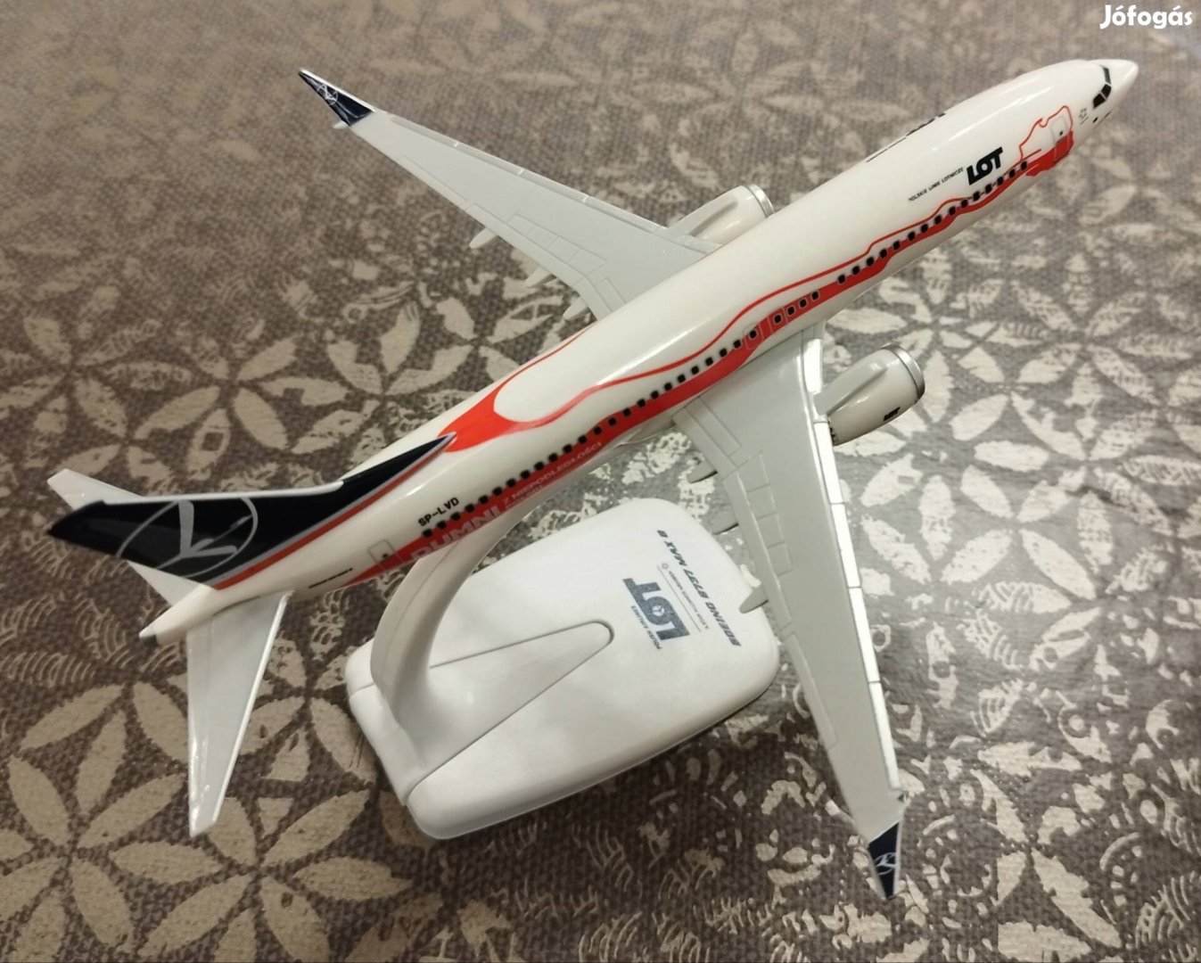 Boeing 737 Max 8 LOT repülőgép modell 1:200