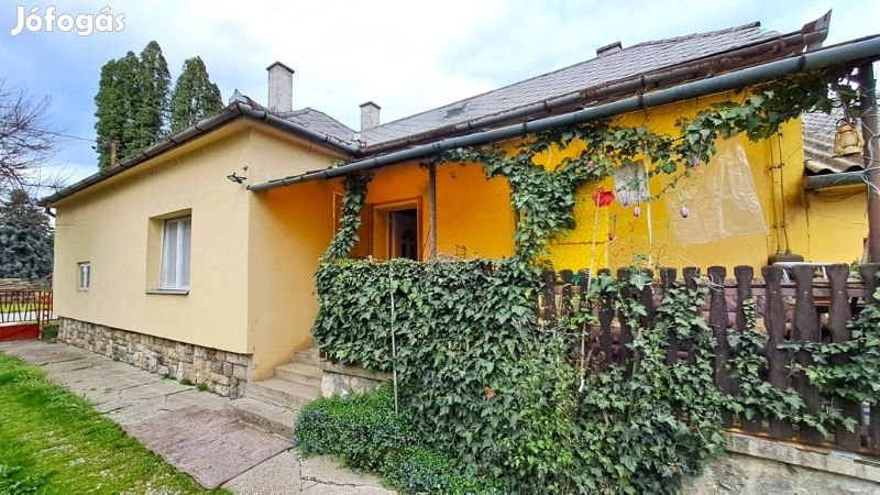 Bogádmindszent központi részén családi ház eladó