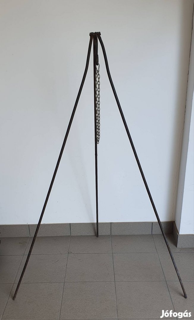 Bogrács állvány eladó. 143 cm.