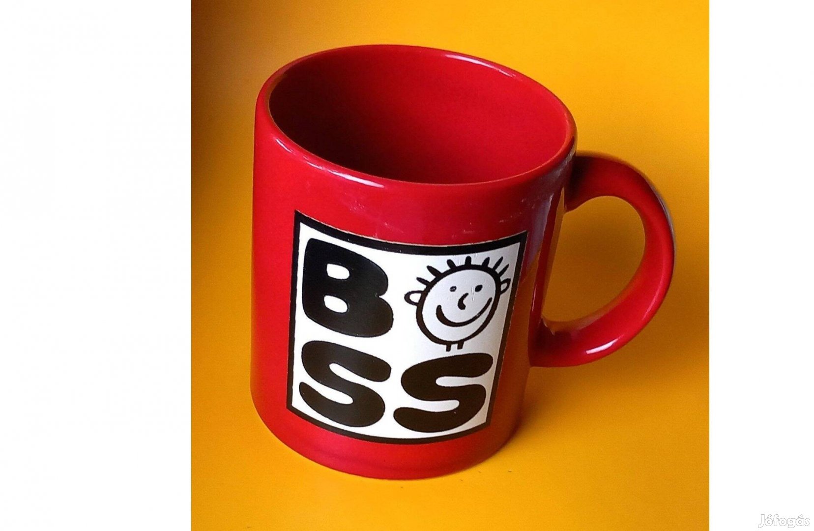 Bögre BOSS felirattal, szép élénk piros színben