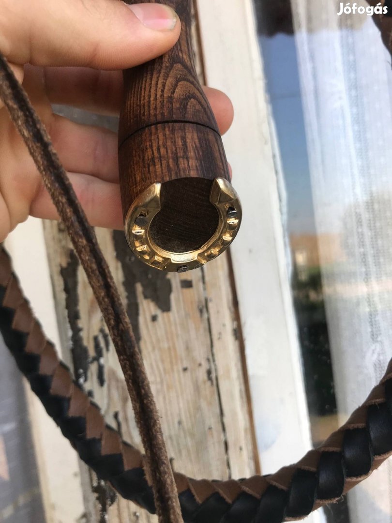 Bohos ostor karikás