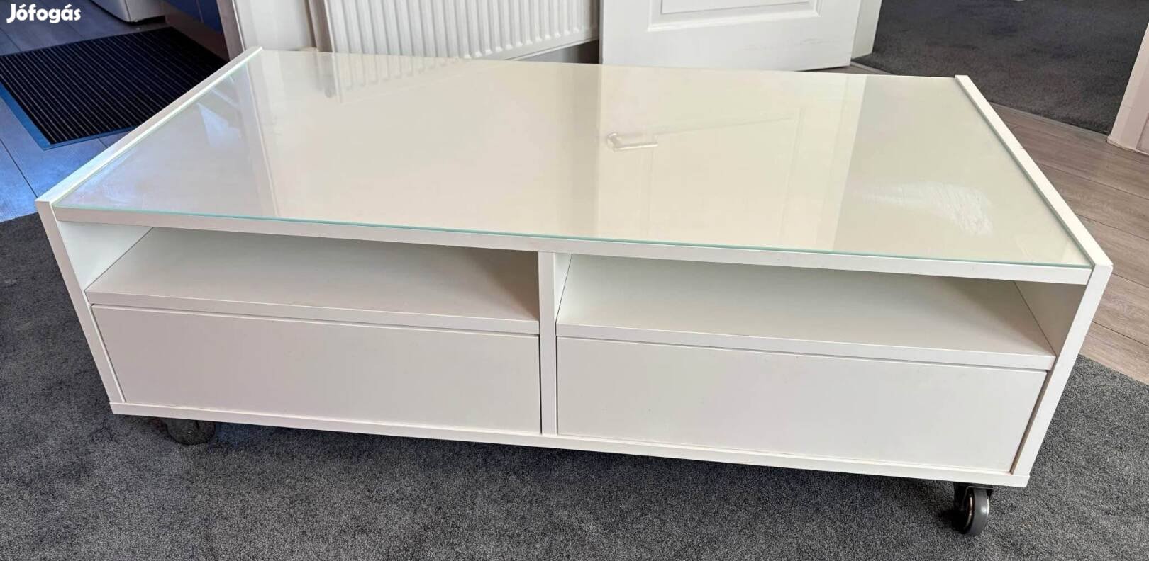 Boksel dohányzóasztal IKEA