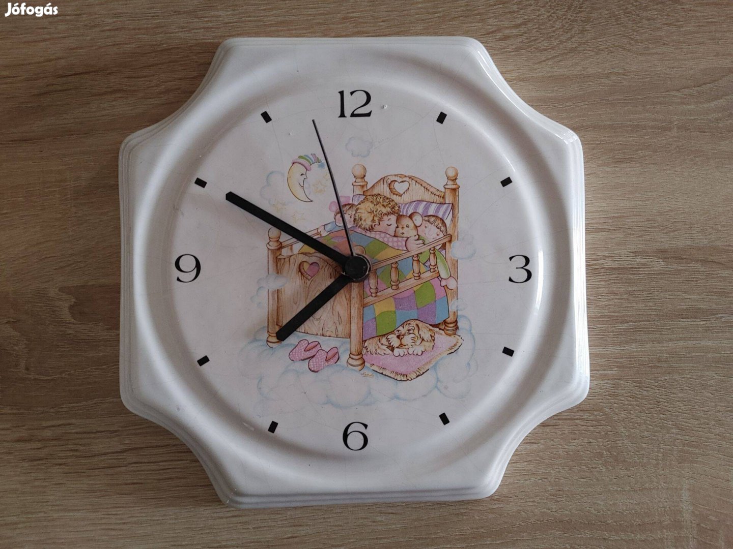 Boldog család falióra