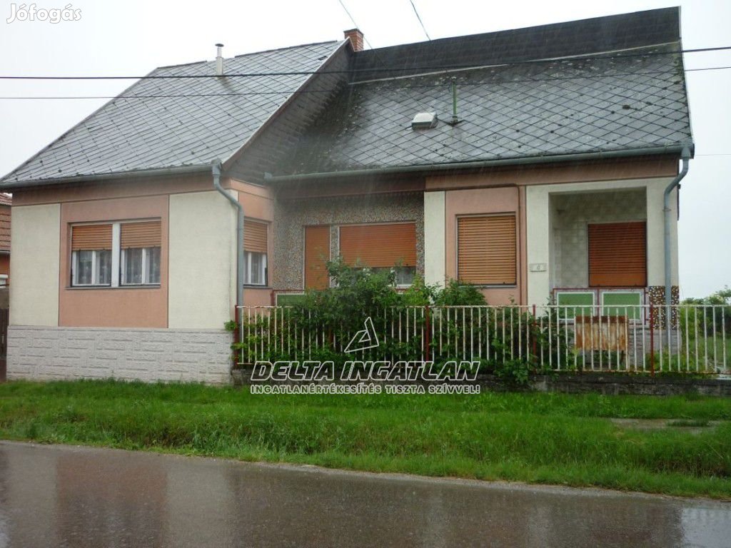 Boldogon 3 szobás 100 m2-es családi ház 863 m2 telken, tehermentesen