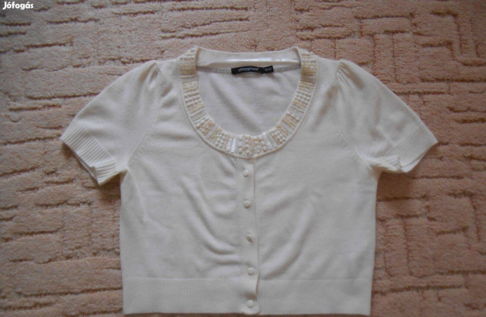 Boleró, nyakán díszítéssel