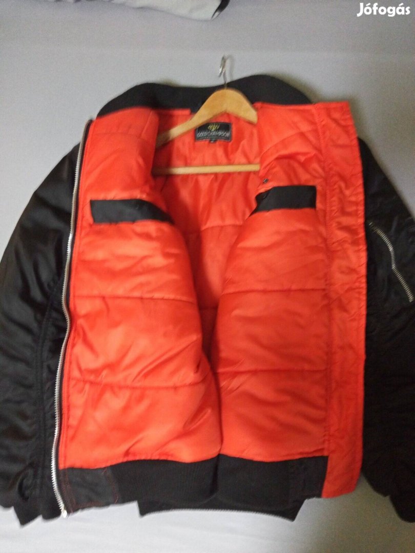 Bomber dzseki M-es eladó