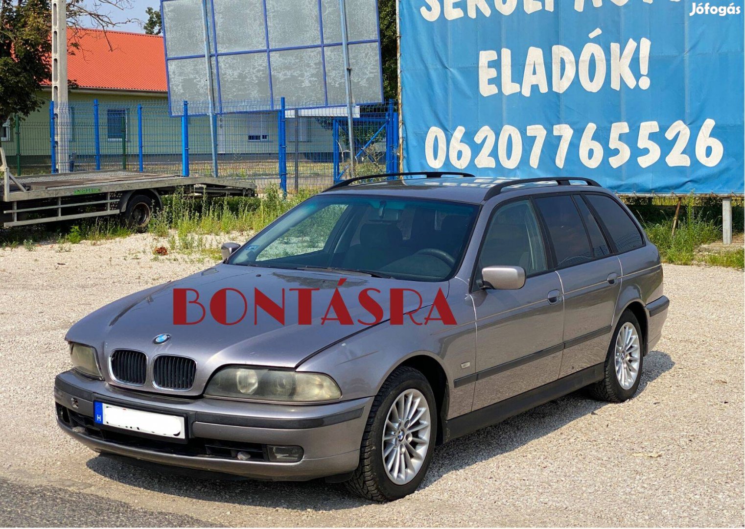 Bontásra BMW 523i Touring Automata '98 alkatrészei karosszéria elemei
