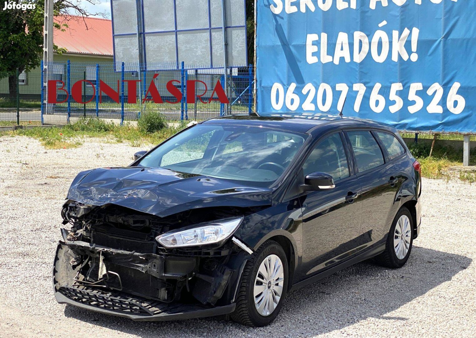 Bontásra Ford Focus 1.6 Ti-Vct Ambiente alkatrészei karosszéria elemei