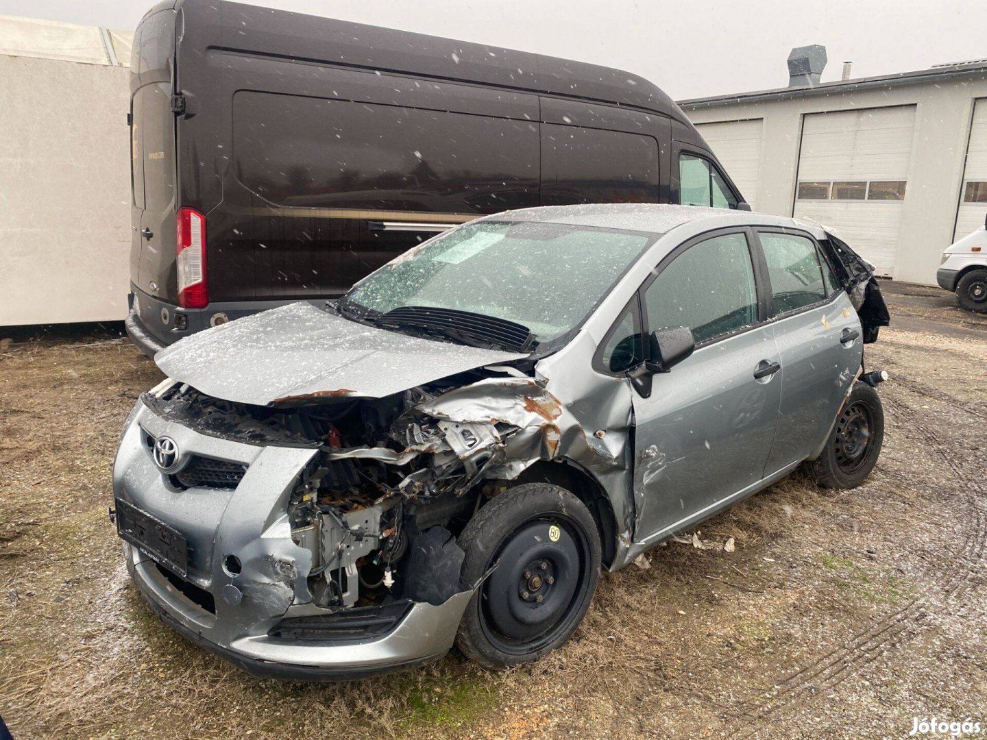 Bontásra Toyota Auris 1.33 E150 2010 alkatrészei, elemei