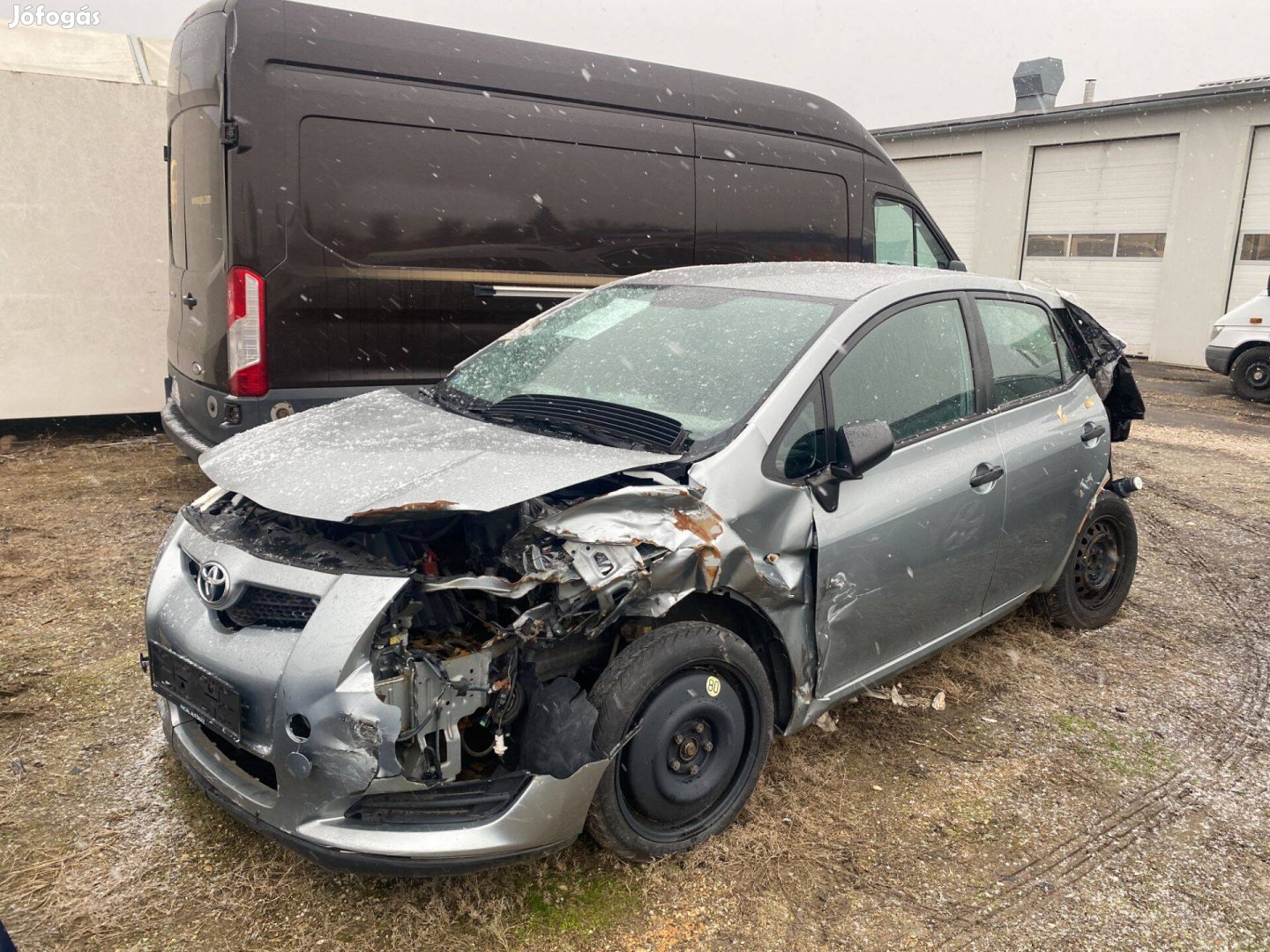 Bontásra Toyota Auris 1.33 E150 2010 alkatrészei, elemei