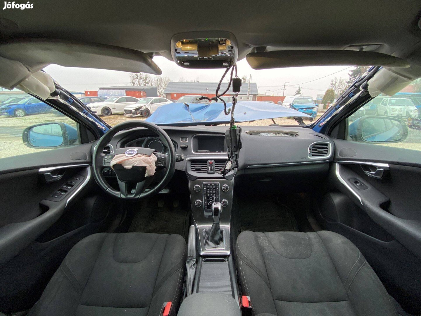 Bontásra Volvo V40 1.6D középkonzol