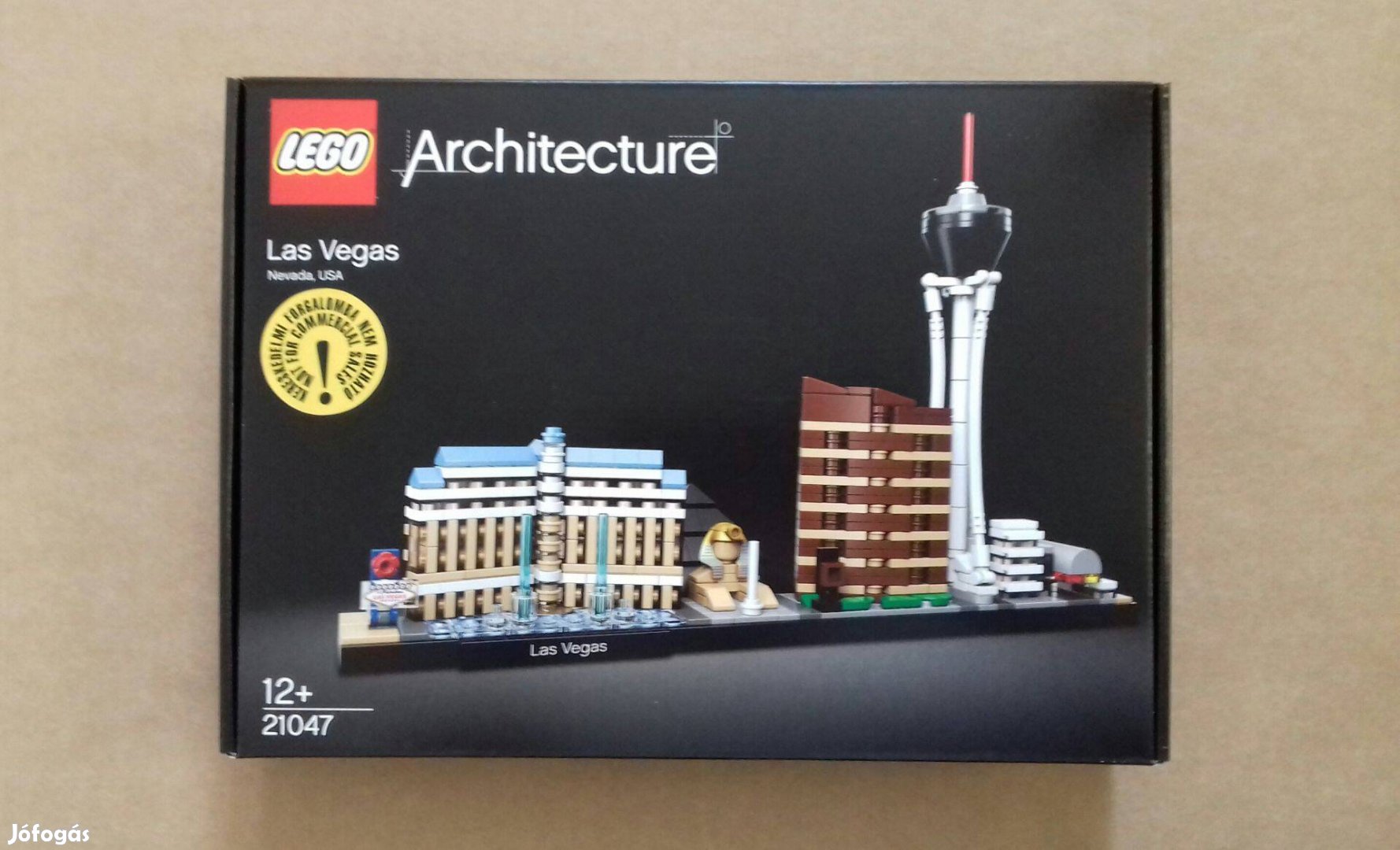 Bontatlan LEGO Architecture 21047 Las Vegas - kis hibával. Utánvét GLS