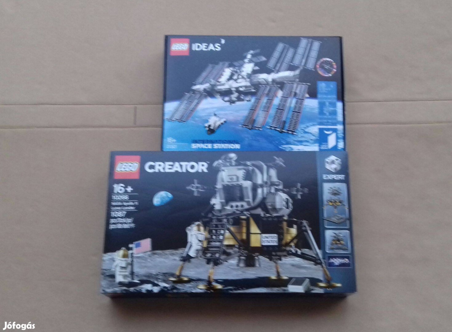 Bontatlan LEGO Ideas 21321 Űrállomás + Creator 10266 Holdkomp Fox.árba