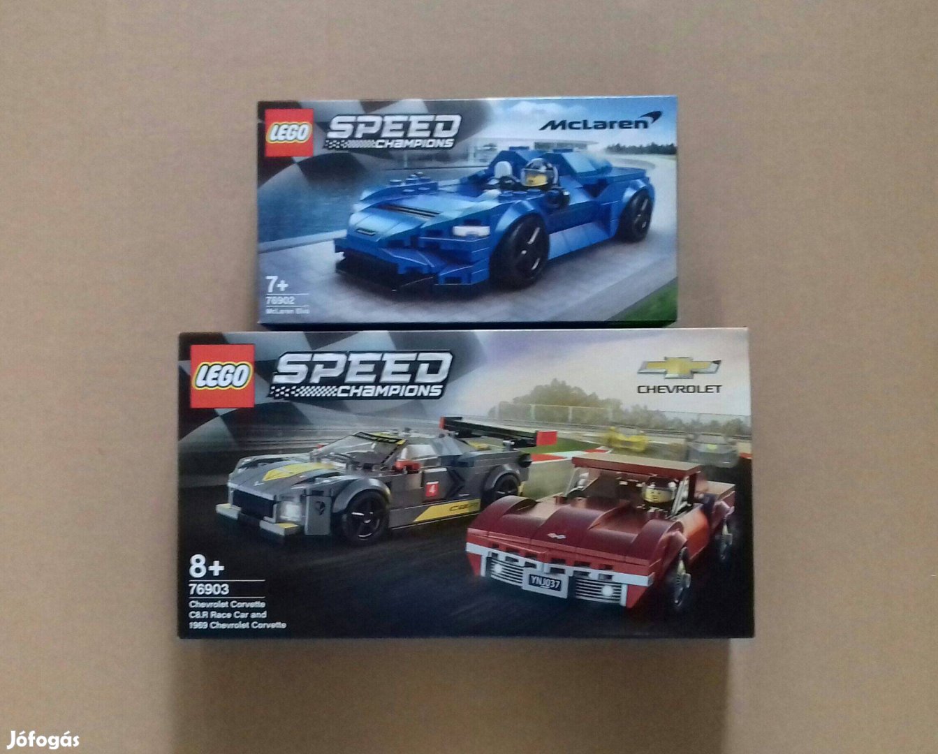 Bontatlan LEGO Speed Champions 76902 Mclaren + 76903 Chevrolet Foxárba