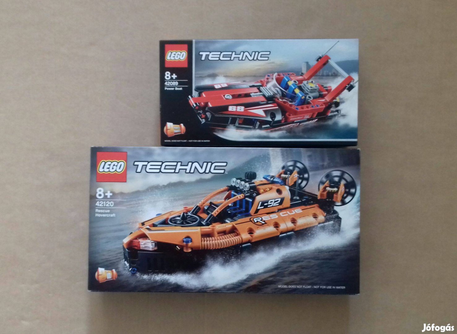 Bontatlan LEGO Technic 42089 Motorcsónak + 42120 Légpárnás Fox.az árba