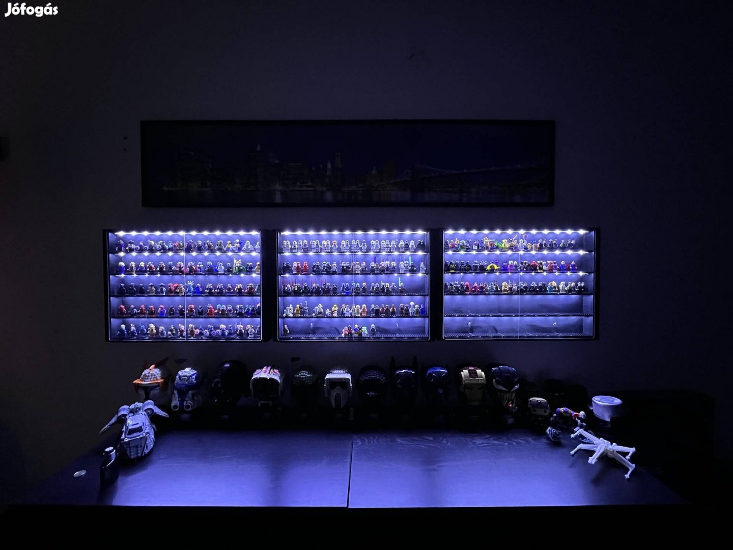 Bontatlan LEGO minifigura vitrin LED világítással