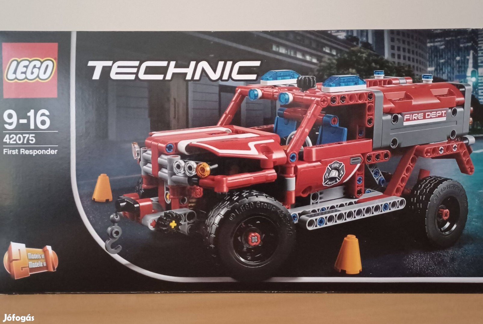 Bontatlan!! Félár!! LEGO Technic mentőjármű és versenyautó