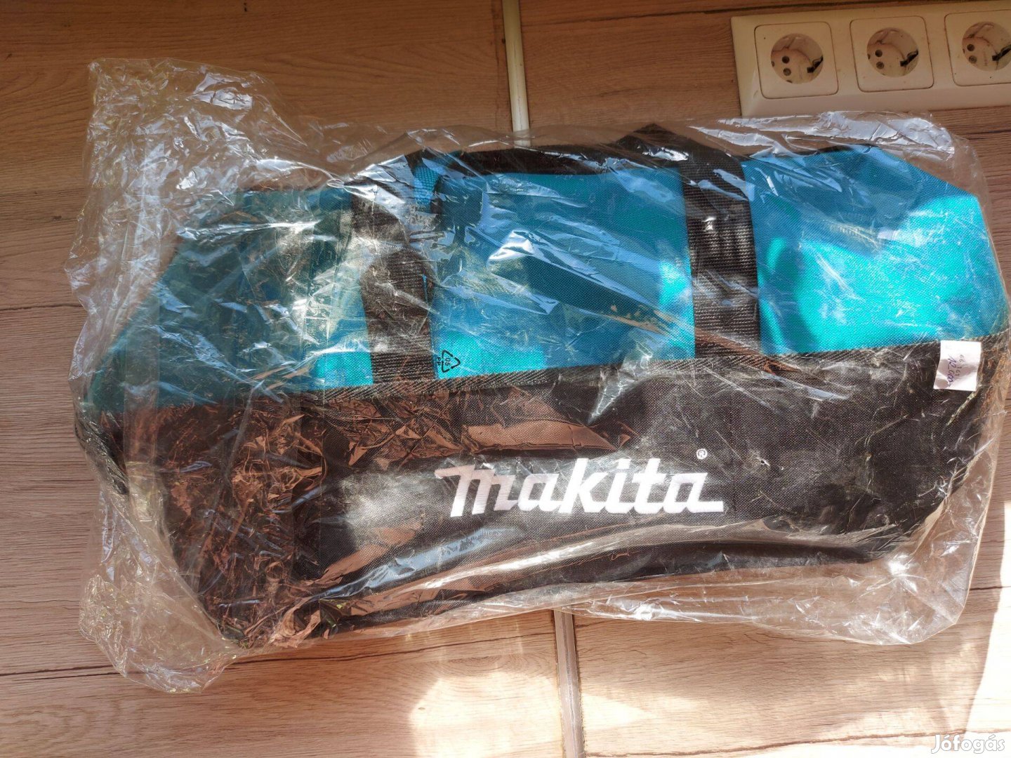 Bontatlan új Makita táska