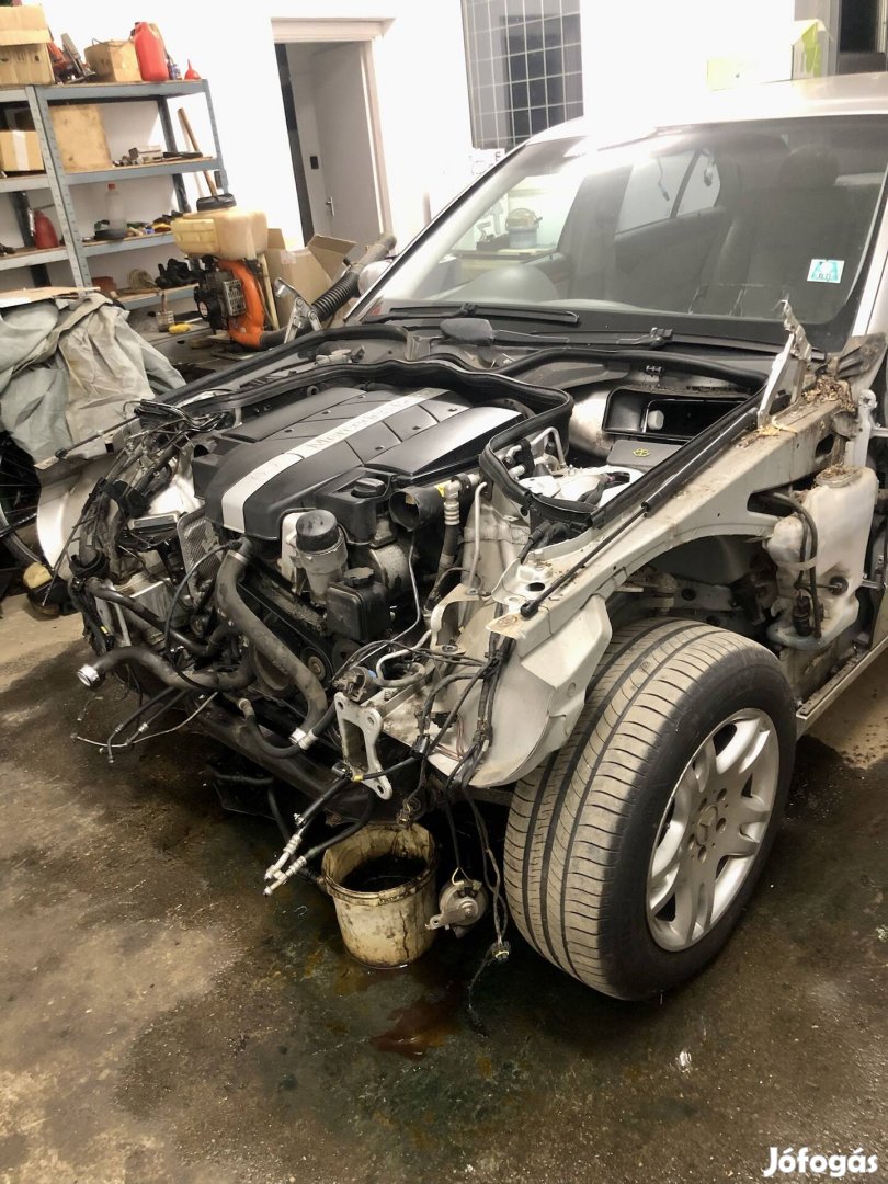 Bontódik!!! Mercedes W-211;E-240, minden alkatrésze eladó!