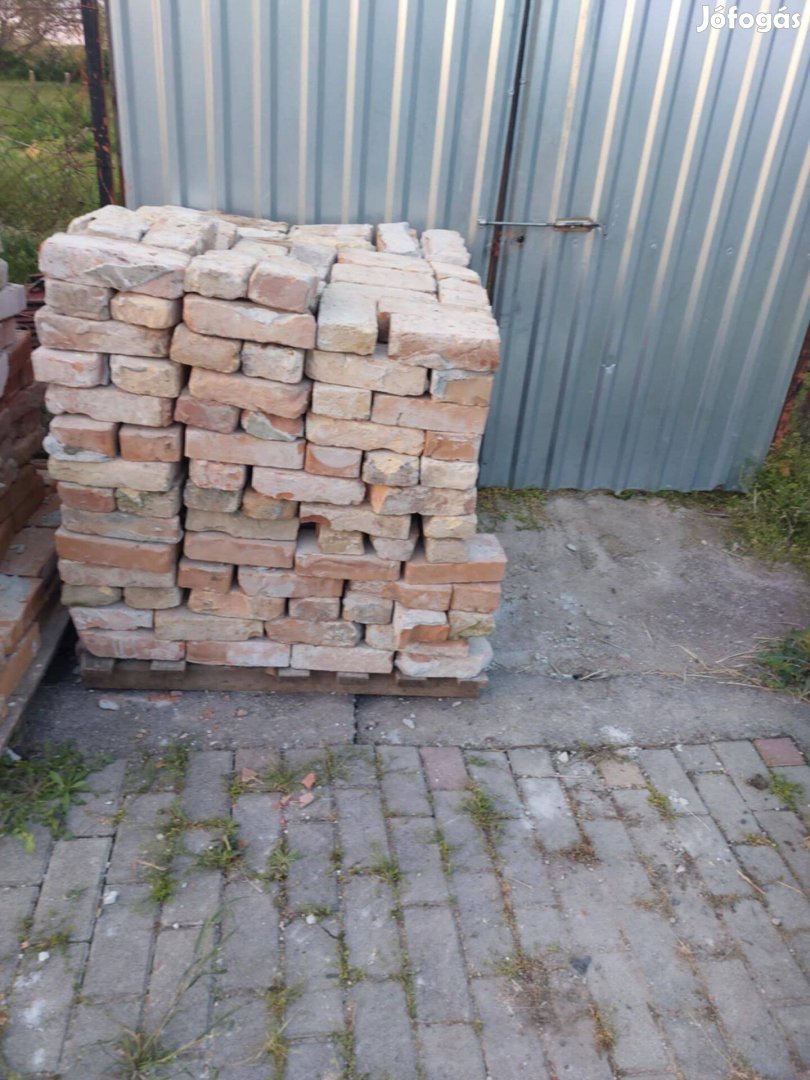 Bontotot kis méretű tégla