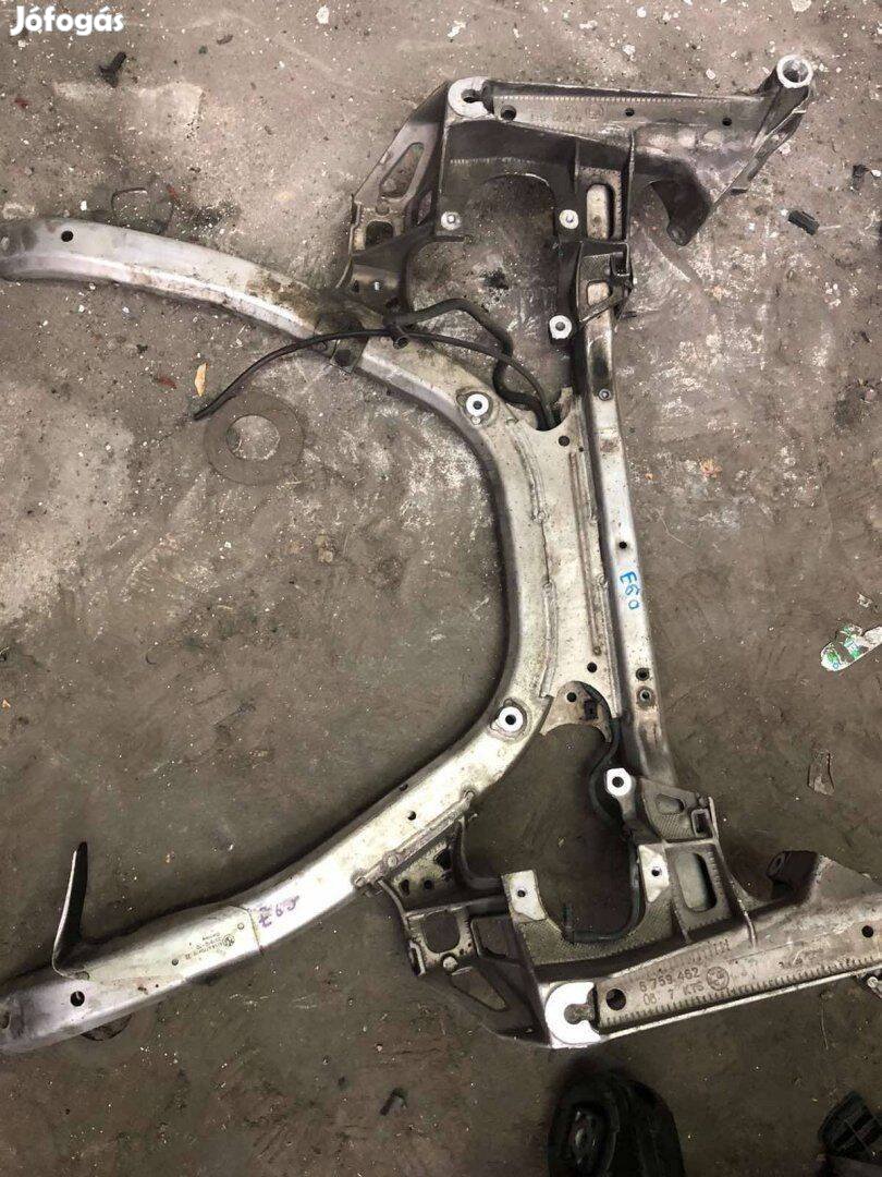Bontott BMW E60 E61 bölcső első