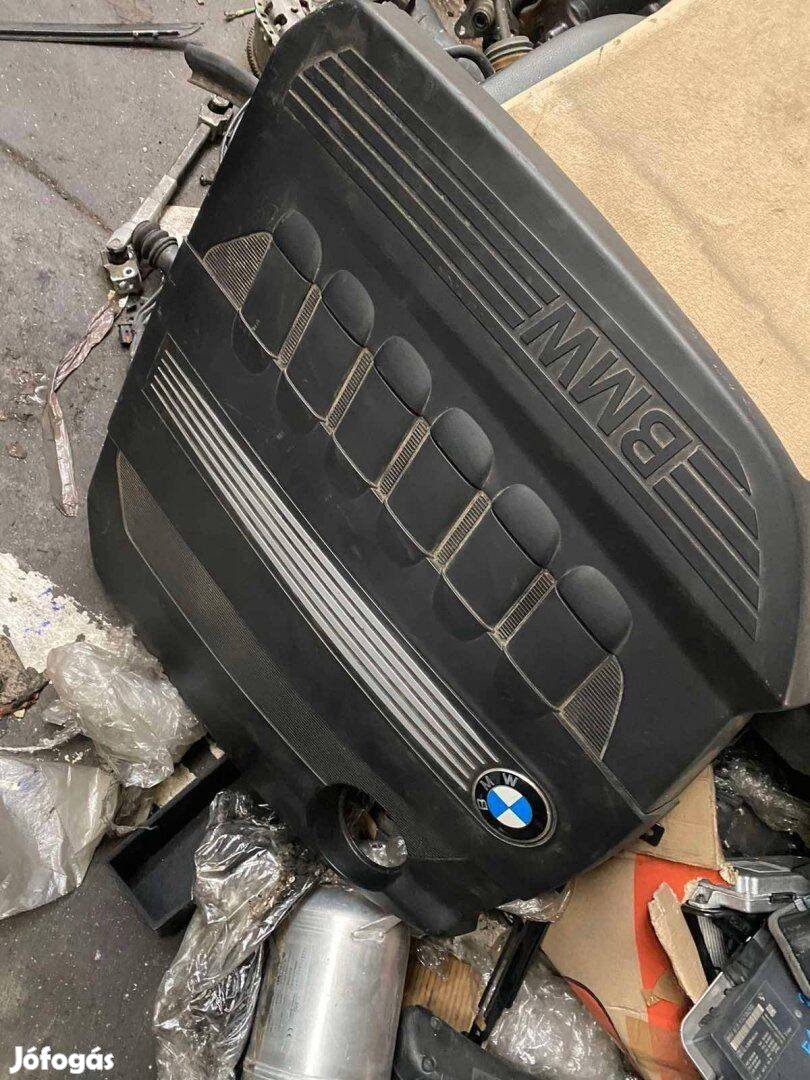 Bontott BMW F10 F11 F07 F01 F02 motorfelső burkolat