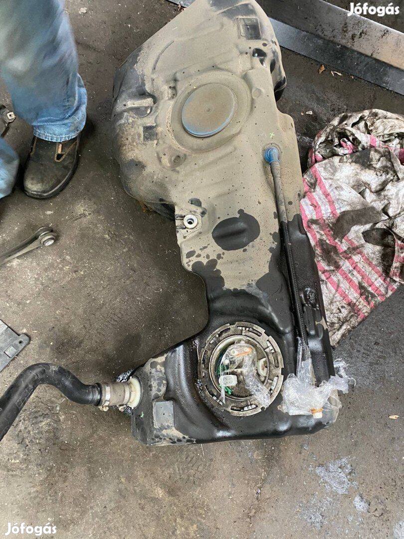 Bontott BMW F20 üzemanyagtank