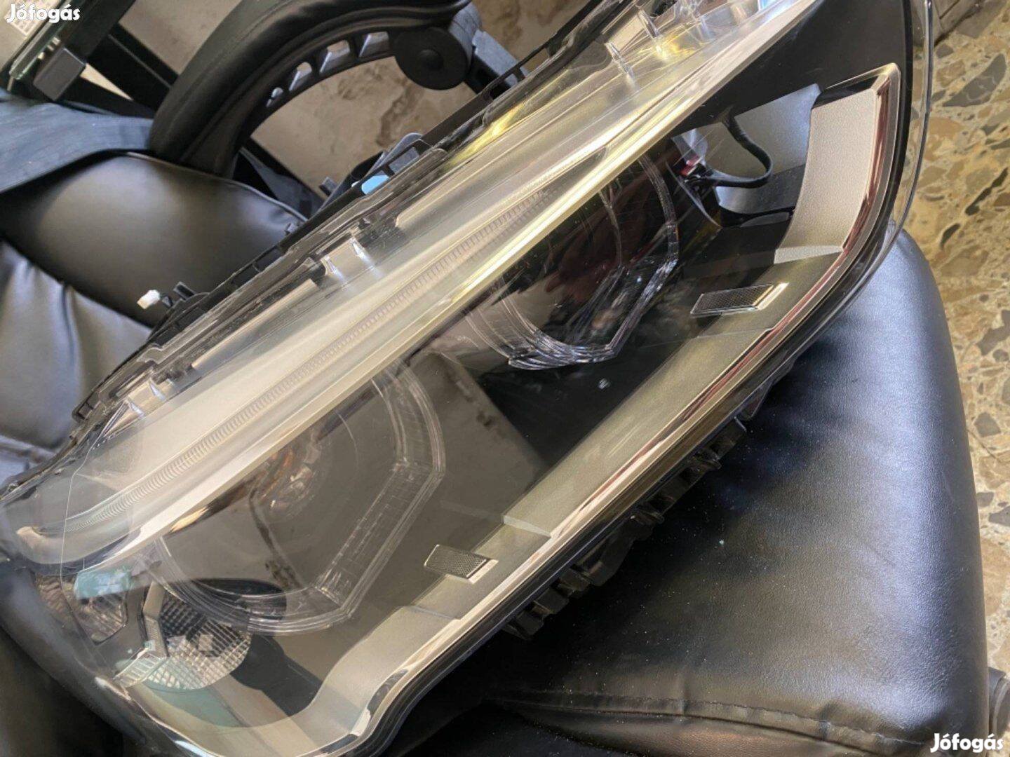 Bontott BMW F48 fényszóró