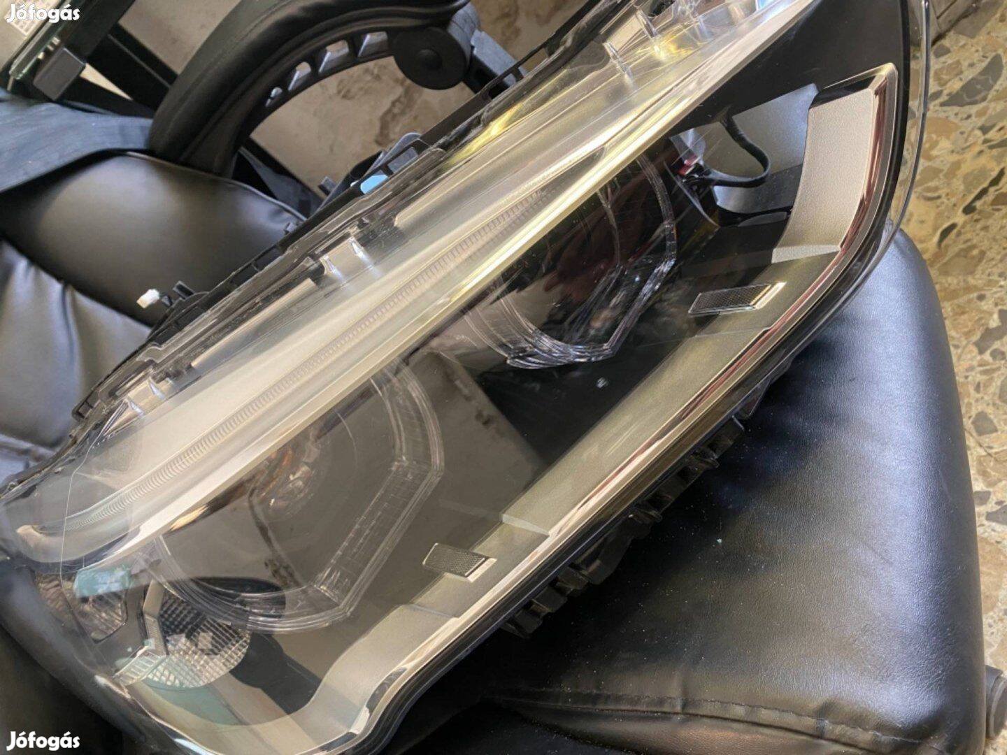 Bontott BMW F48 fényszóró