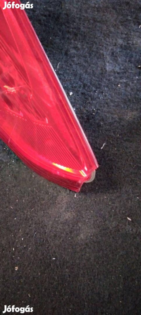 Bontott Ford Focus MK3 bal hátsó lámpa sérült állapotban eladó törött