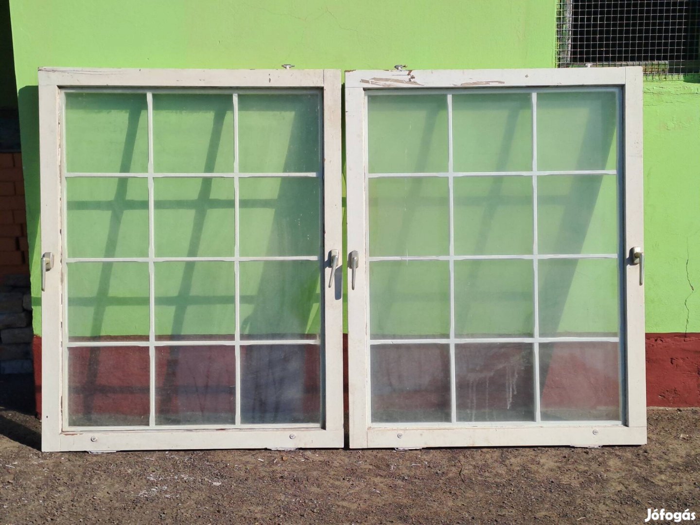 Bontott ablakok és ajtók