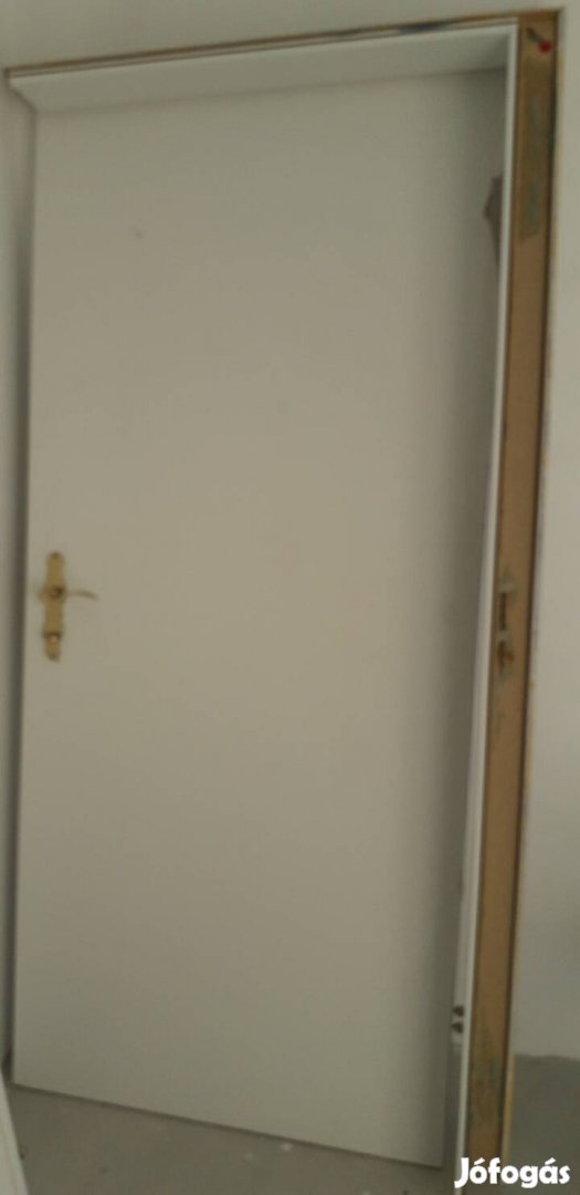 Bontott belteri ajtó tokkal