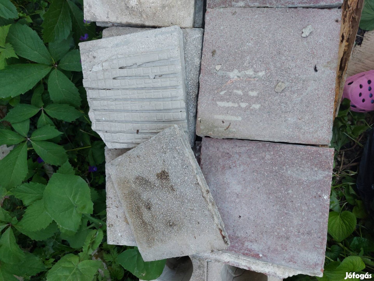Bontott cementlap 20x20 cm - 9 m? (233 db) - egyben 20.000 Ft