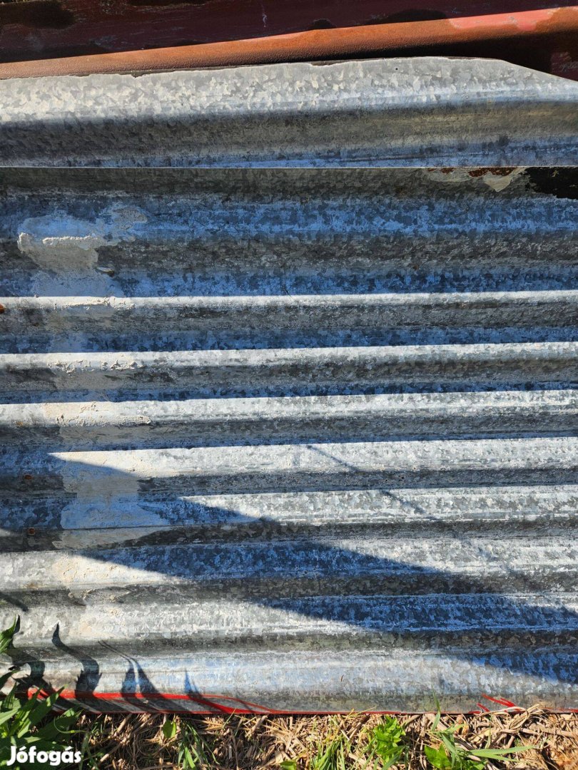 Bontott fém hullamlemez